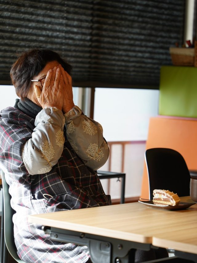 照れるやす子さん